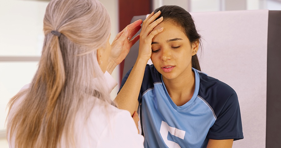 What are the signs and symptoms of concussion?